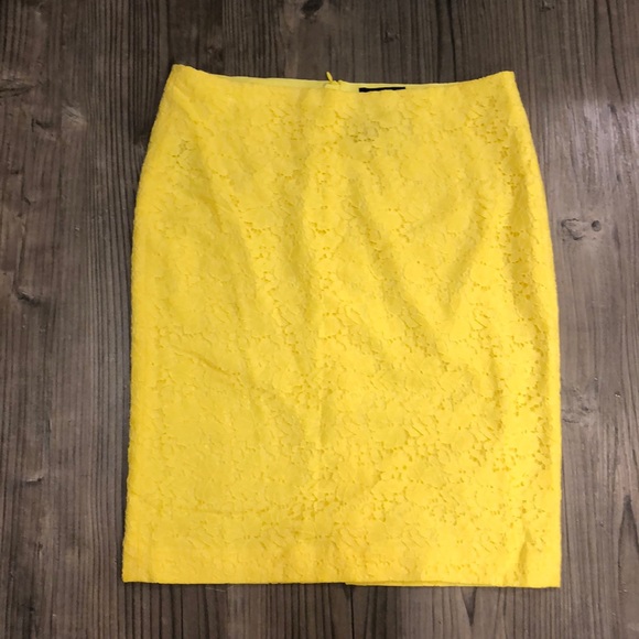 Ann Taylor Dresses & Skirts - BNWT ANN TAYLOR yellow lace pencil skirt size 8